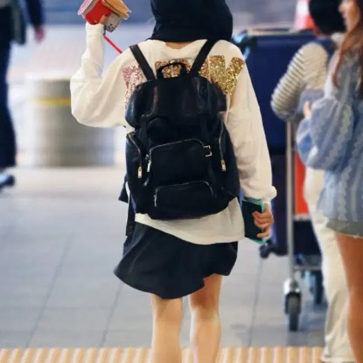 [BUNJANG] Taeyeon Saint Laurent Leather Backpack / 생로랑 레더 태연 백팩 가죽 가방