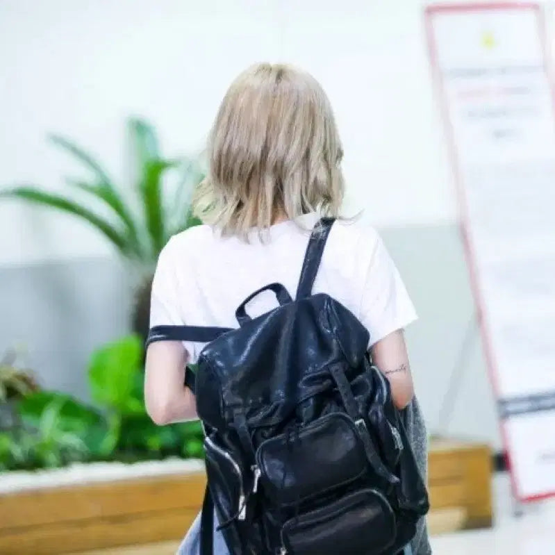 [BUNJANG] Taeyeon Saint Laurent Leather Backpack / 생로랑 레더 태연 백팩 가죽 가방