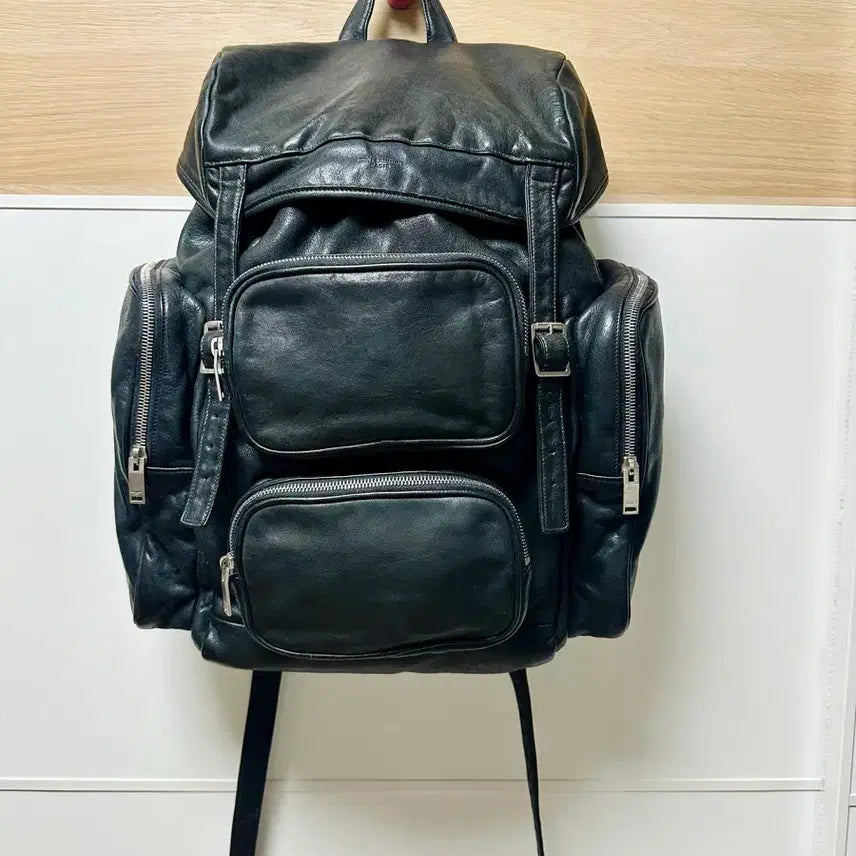 [BUNJANG] Taeyeon Saint Laurent Leather Backpack / 생로랑 레더 태연 백팩 가죽 가방