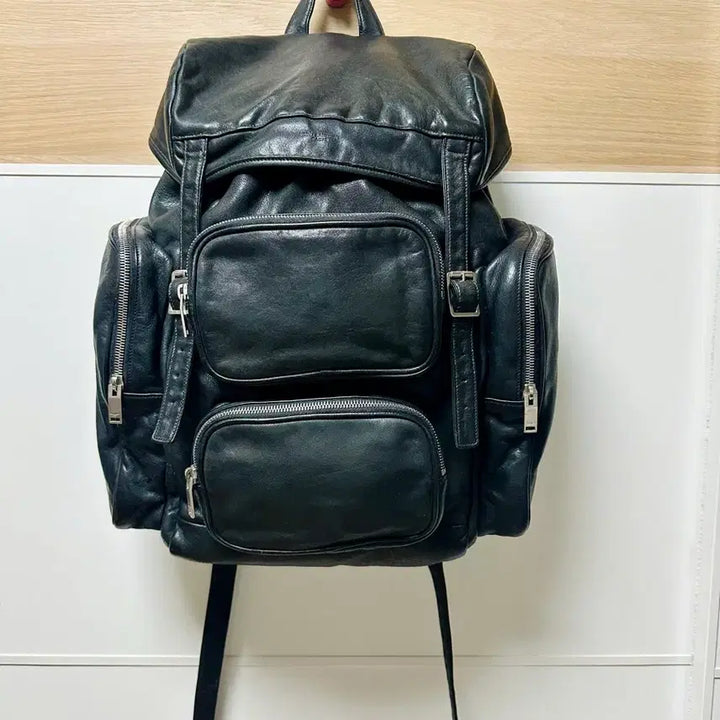 [BUNJANG] Taeyeon Saint Laurent Leather Backpack / 생로랑 레더 태연 백팩 가죽 가방