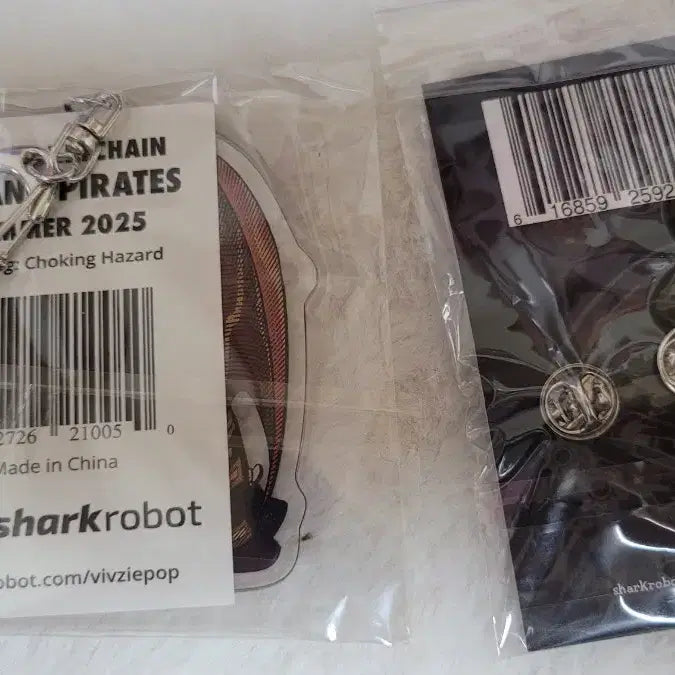 [BUNJANG] Helluva Boss Satan Keyring and Pin Badge Bundle Set / 공식) 헬루바보스 사탄 키링/핀뱃지 일괄판매합니다