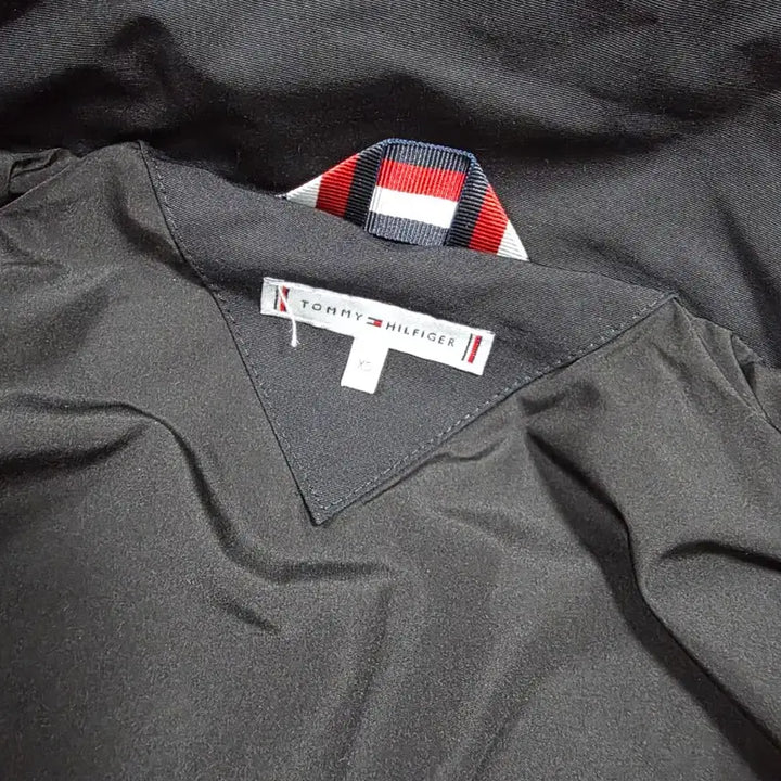 [BUNJANG] Tommy Hilfiger Black Hooded Parka Jacket / 타미힐피거 블랙 후드 야상 코트