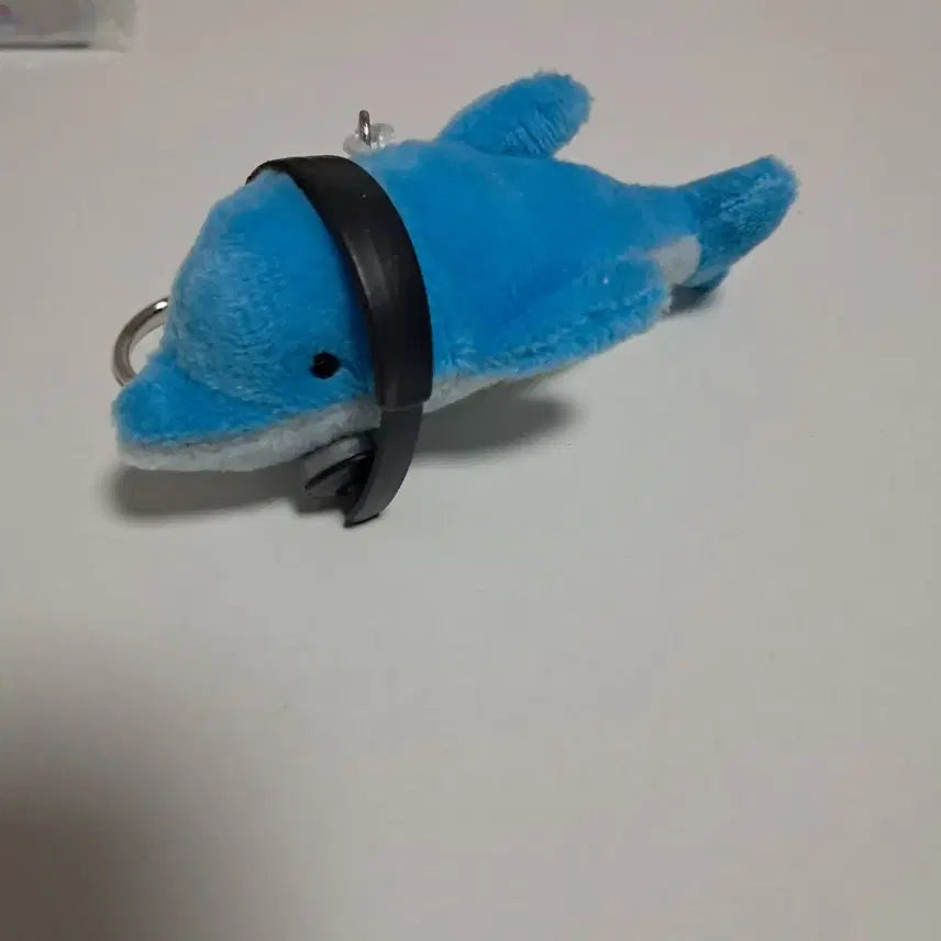 [BUNJANG] Dolphin Headphone Doll Accessory Keychain / 돌고래 헤드폰 인형 악세사리 키링