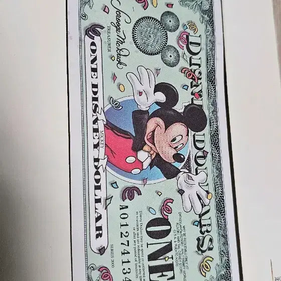 [BUNJANG] Disney Mickey Mouse 90th Anniversary $1 Bill and Stamp Collection / 디즈니 미키마우스 90주년 1달러 지폐/우표 첩