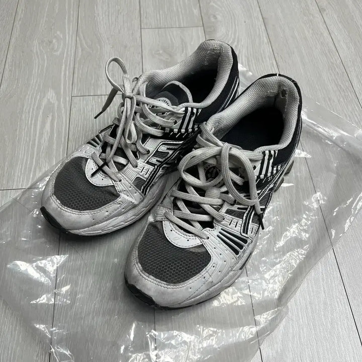 [SOLD OUT] 아식스 젤 킨세이 OG 여성 250 운동화