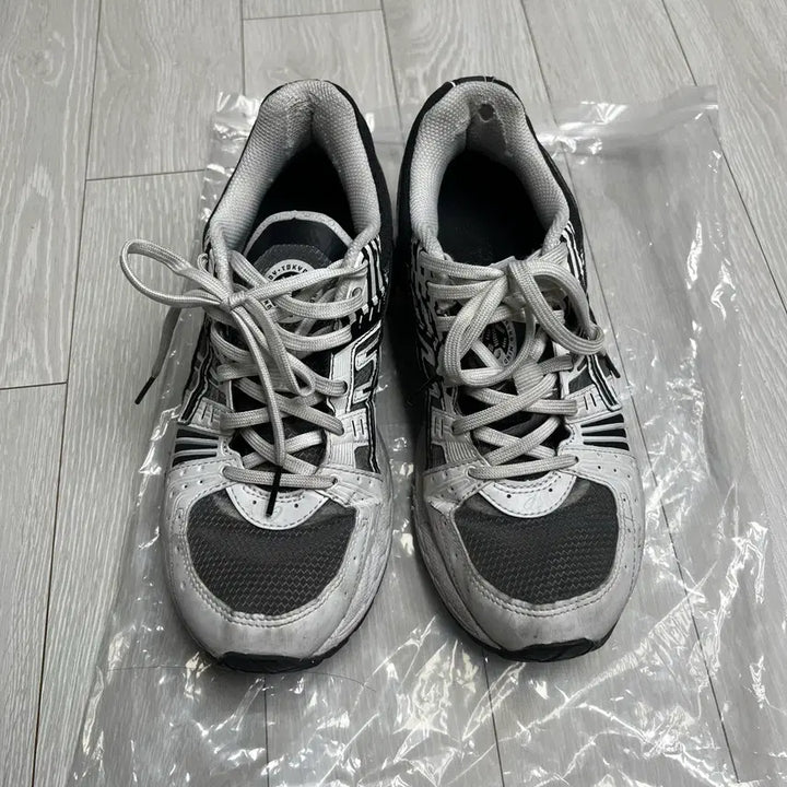 [SOLD OUT] 아식스 젤 킨세이 OG 여성 250 운동화