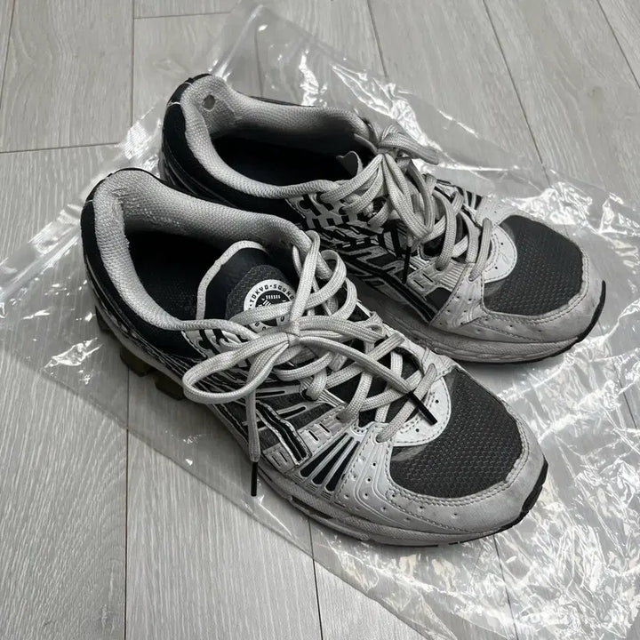 [SOLD OUT] 아식스 젤 킨세이 OG 여성 250 운동화