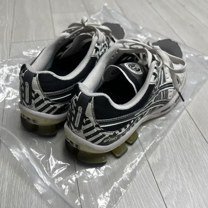 [SOLD OUT] 아식스 젤 킨세이 OG 여성 250 운동화