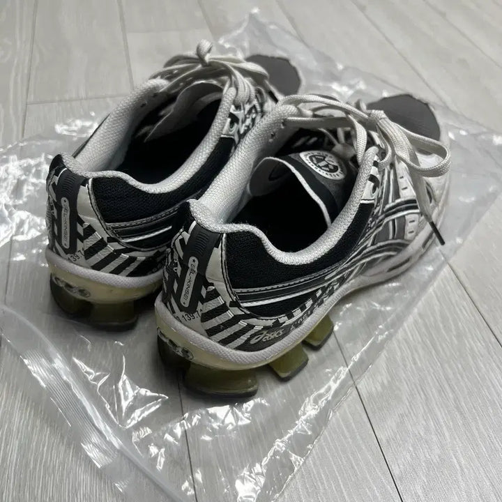 [SOLD OUT] 아식스 젤 킨세이 OG 여성 250 운동화