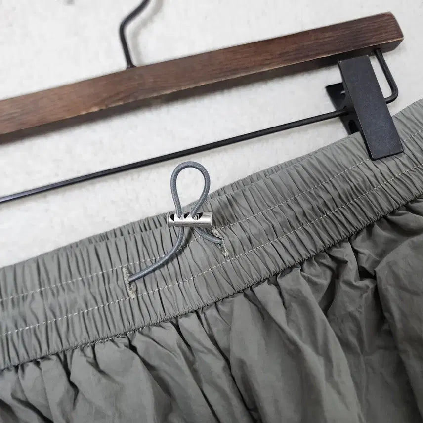 [BUNJANG] TheNEEDS Khaki Wide Cargo Pants / TheNEEDS 카키색 와이드 카고 바스락 팬츠