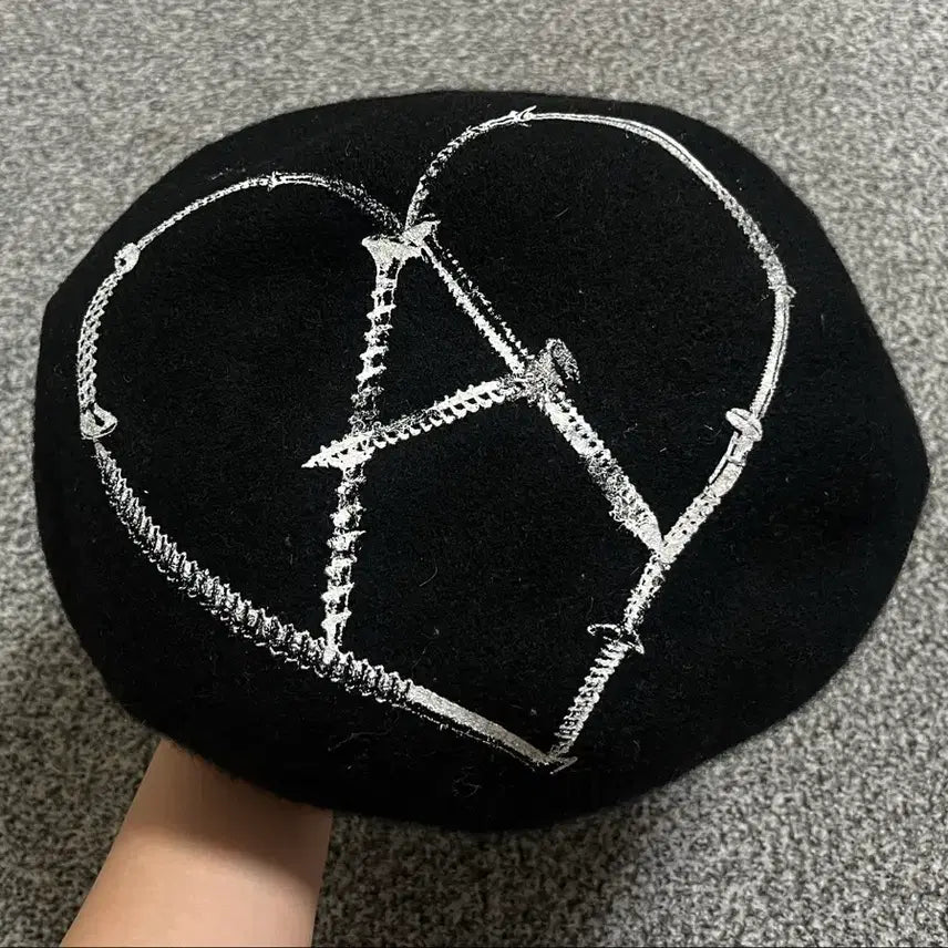 [BUNJANG] Joggersh Black Heart Embroidered Beret / 조거쉬 블랙 하트 자수 베레모