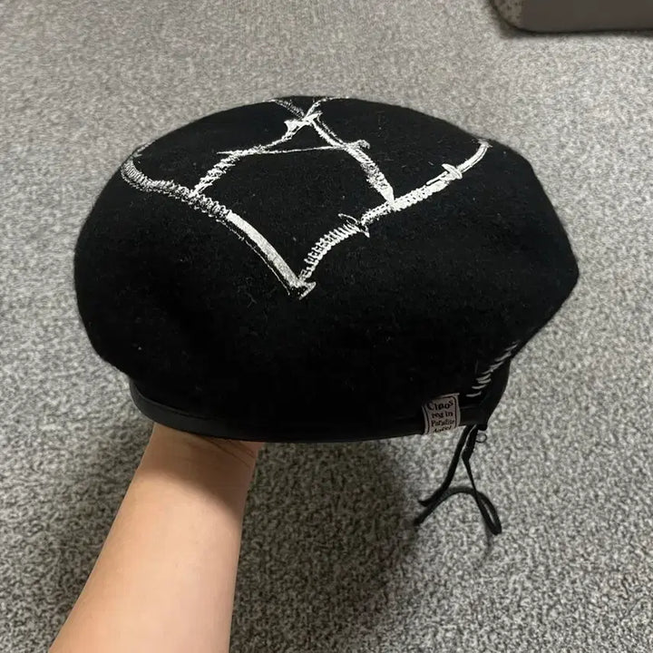 [BUNJANG] Joggersh Black Heart Embroidered Beret / 조거쉬 블랙 하트 자수 베레모