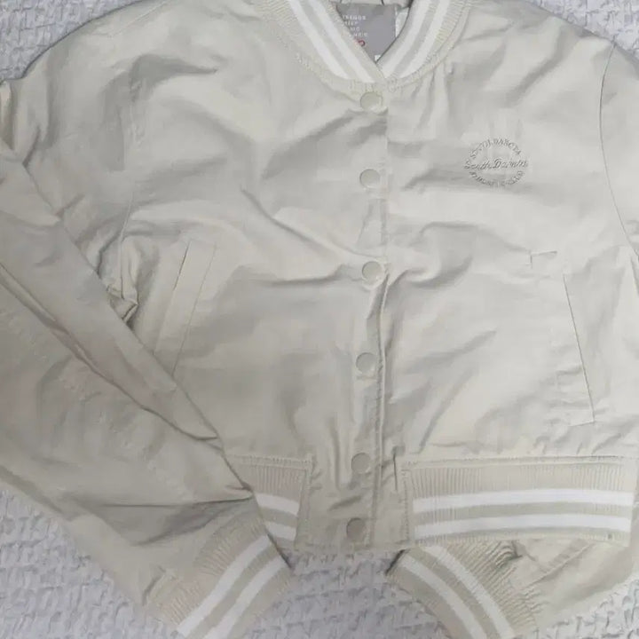 [BUNJANG] SPAO Ivory Crop Varsity Jacket / 스파오 아이보리 크롭 항공점퍼 바시티 자켓,의류,점퍼