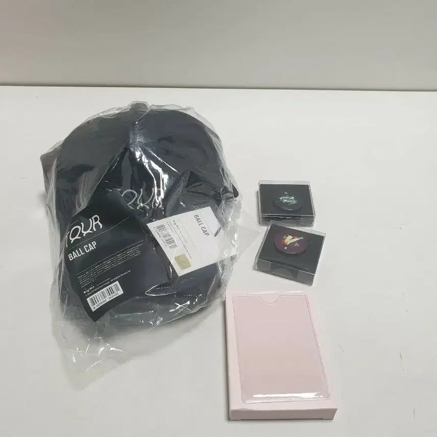 [BUNJANG] BTS Ball Cap + Badge + Membership Kit Bundle Set / BTS 볼캡 + 뱃지 + 멤버십키트 세트