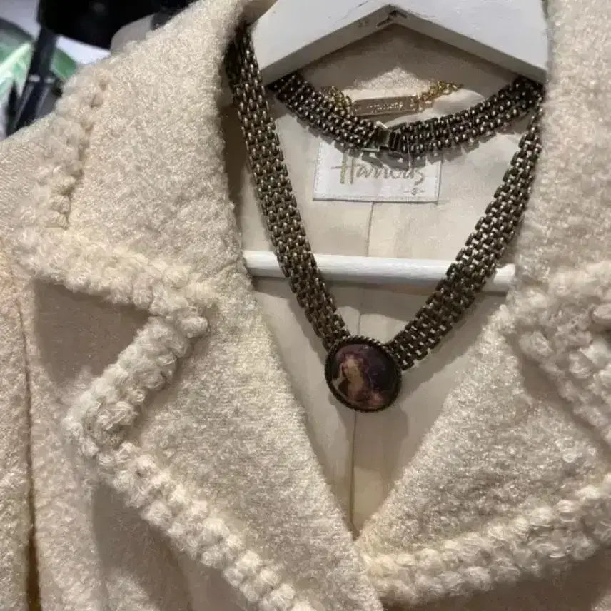 [BUNJANG] Harrods Ivory Boucle Tweed Jacket (S) / [Harrods] 헤롯 아이보리 부클 트위드 자켓 (S)