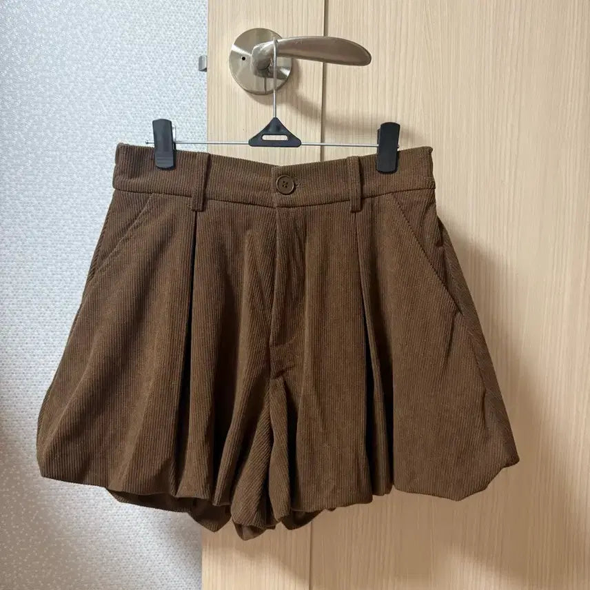 [BUNJANG] Corduroy Pleated Pumpkin Balloon Mini Skirt / 무료배송. 새상품. 코듀로이 플리츠 펌킨 벌룬 미니스커트 브라운