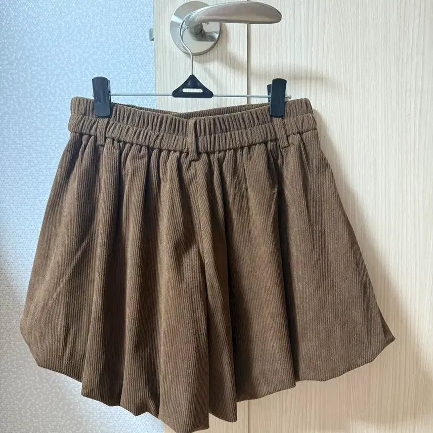 [BUNJANG] Corduroy Pleated Pumpkin Balloon Mini Skirt / 무료배송. 새상품. 코듀로이 플리츠 펌킨 벌룬 미니스커트 브라운