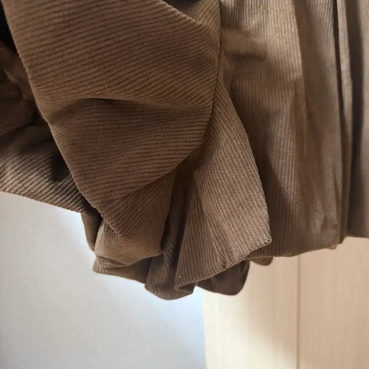 [BUNJANG] Corduroy Pleated Pumpkin Balloon Mini Skirt / 무료배송. 새상품. 코듀로이 플리츠 펌킨 벌룬 미니스커트 브라운