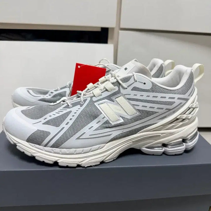 [SOLD OUT] 뉴발란스 1906R 그레이 운동화