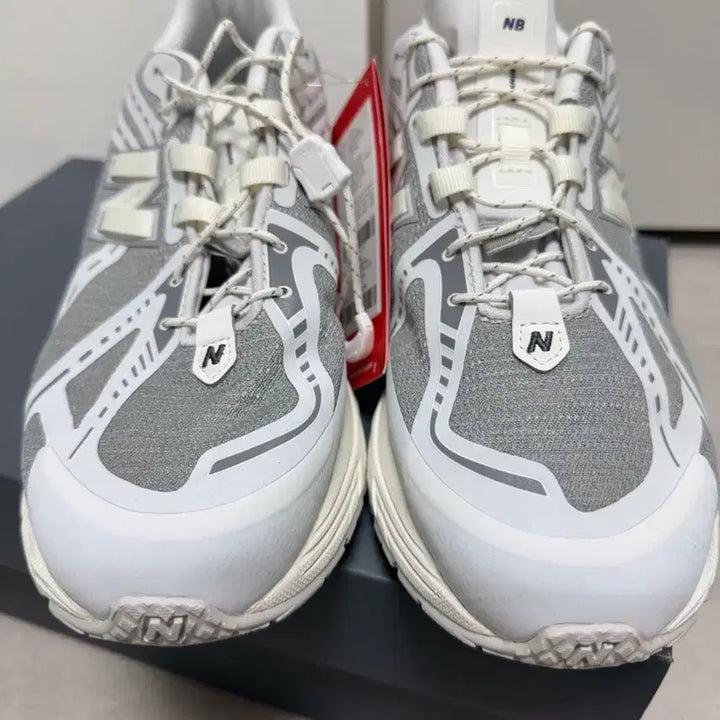 [SOLD OUT] 뉴발란스 1906R 그레이 운동화