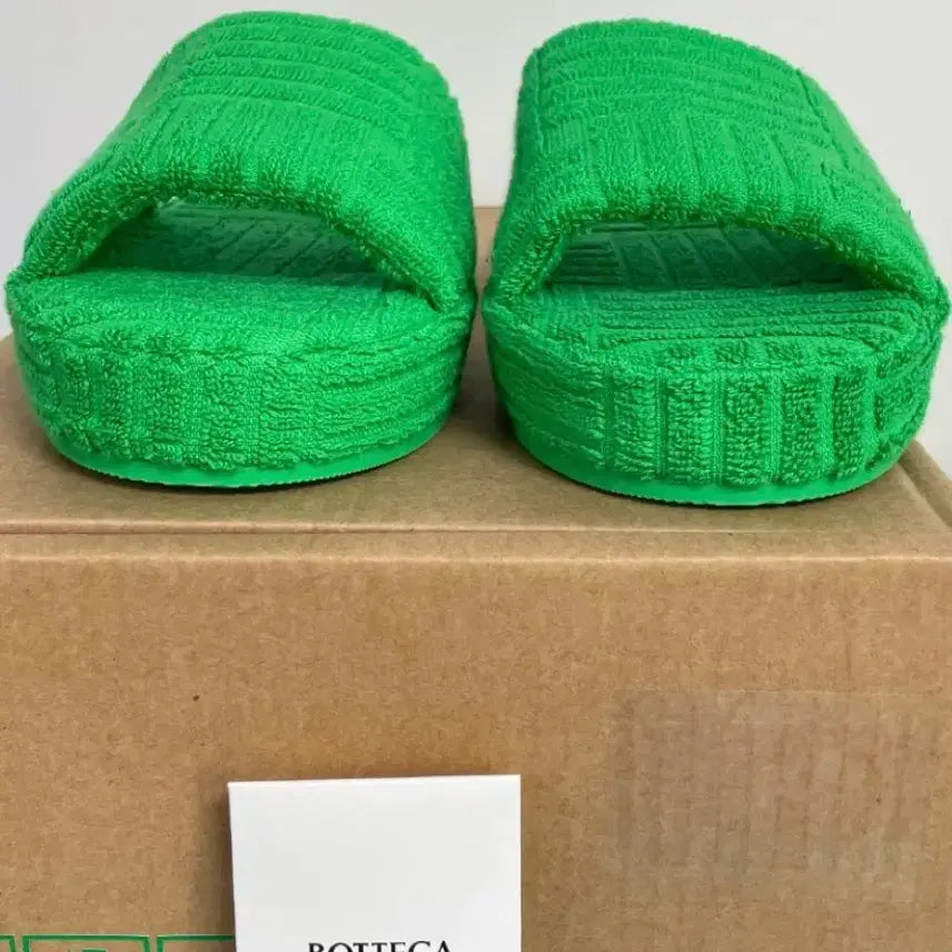 [SOLD OUT] 보테가 리조트 스폰지 그래스 42(265~270)