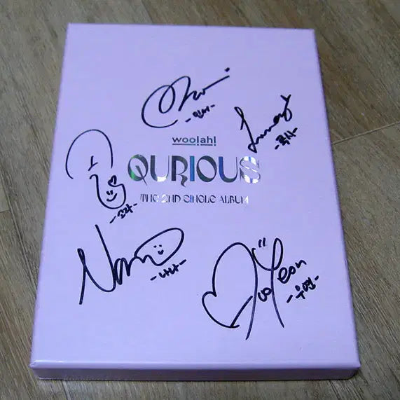 woo!ah! ( 우아! ) 친필싸인 - 싱글 2집 QURIOUS