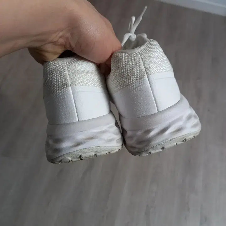 [BUNJANG] Nike Revolution White Sneakers 280 / 나이키 레볼루션 화이트 운동화 280