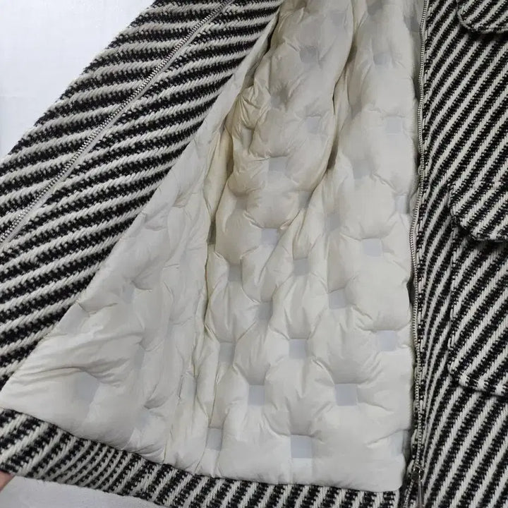 [BUNJANG] Stripe Down Coat / 스트라이프 오리털 코트