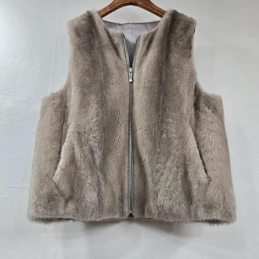 [SOLD OUT] 유로모피) 휘메일 밍크조끼