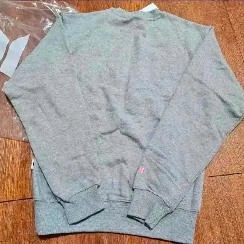 [BUNJANG] BTS V DNA Limited Edition Gray Sweatshirt / 새상품)  BTS 뷔 맨투맨 굿즈 한정판 티셔츠 판매합니다