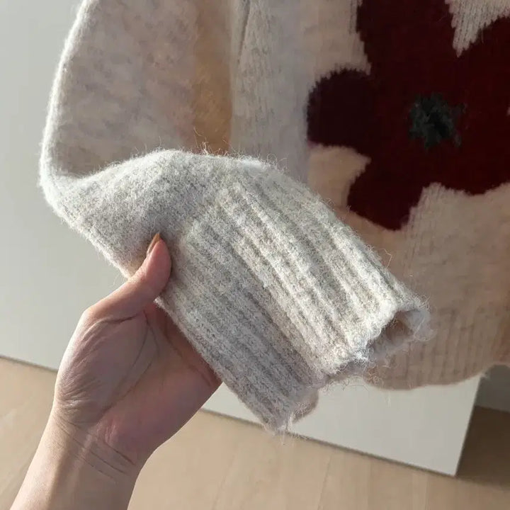 [BUNJANG] Unbranded Big Flower Knit Sweater / 가격포기)니트 빅플라워 여성 니트 베이지 (free)