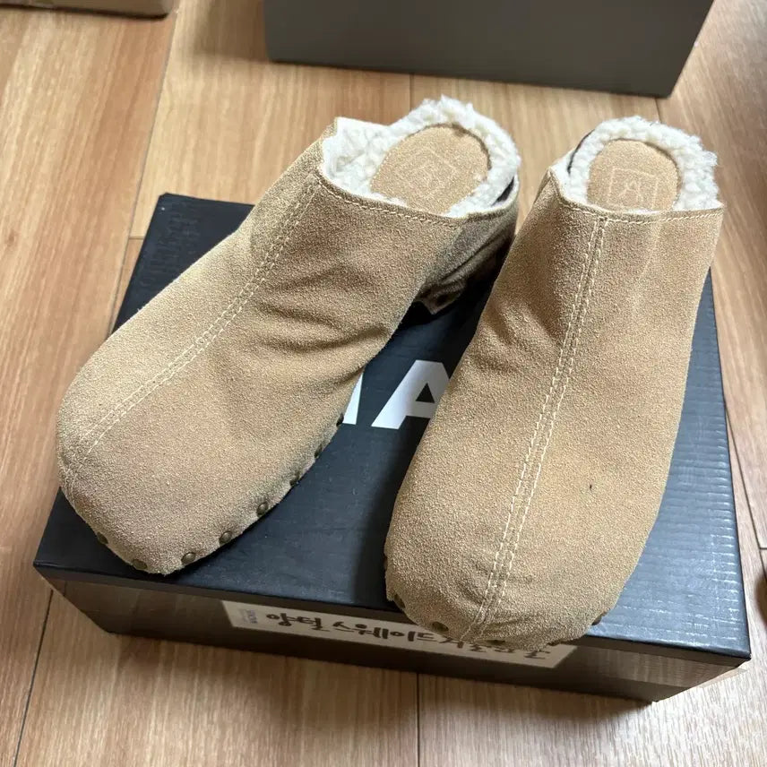 [BUNJANG] Mule Shoes / 양털 스웨이드 겨울 뮬 새상품