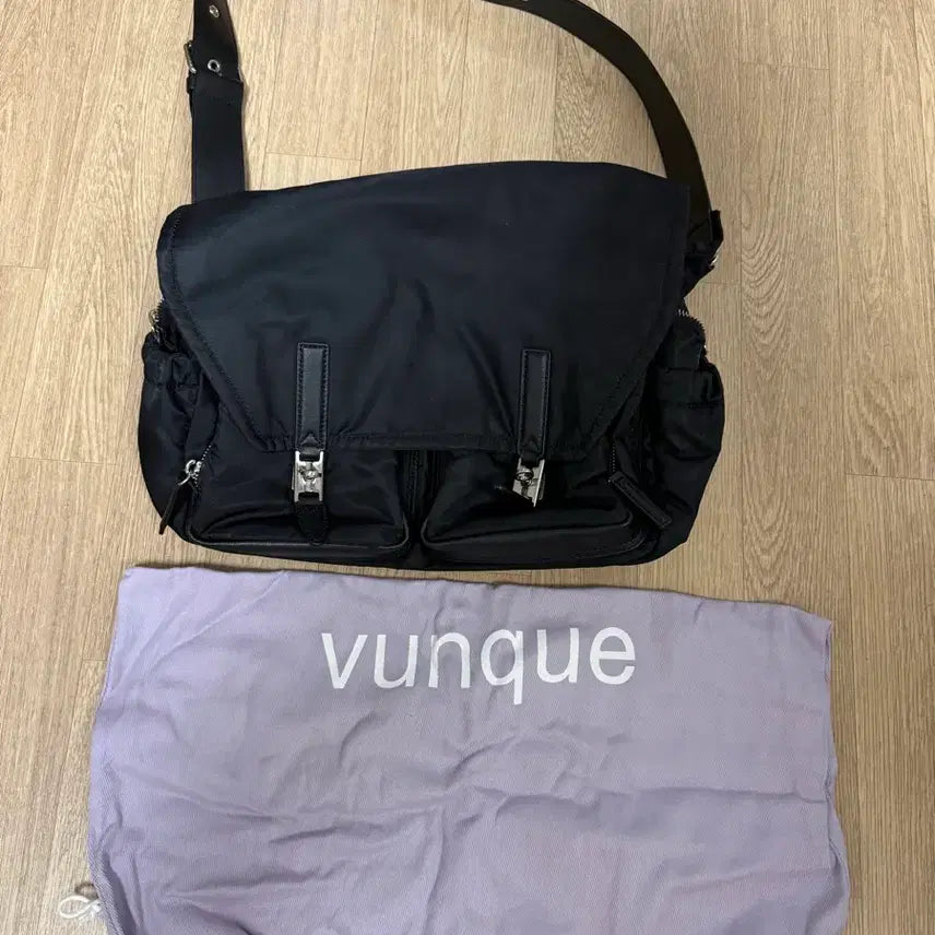 [BUNJANG] Vunque Hey Double Pocket Shoulder Medium / 분크 헤이 더블 포켓 숄더 미듐