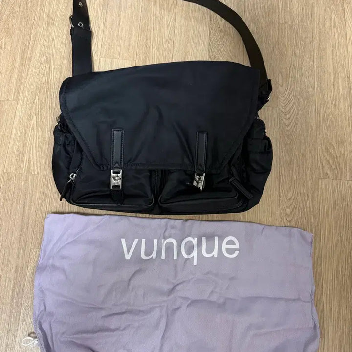 [BUNJANG] Vunque Hey Double Pocket Shoulder Medium / 분크 헤이 더블 포켓 숄더 미듐