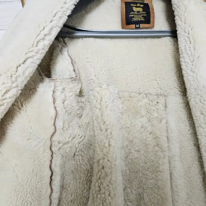 [SOLD OUT] 오웬베리 양털무스탕 M사이즈 (100~105)