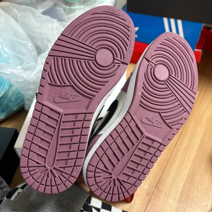 [BUNJANG] Jordan 1 Mid SE Light Mulberry Shoes / 조던 1 미드 SE 라이트 멀베리 250