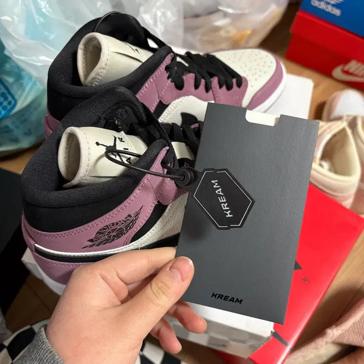 [BUNJANG] Jordan 1 Mid SE Light Mulberry Shoes / 조던 1 미드 SE 라이트 멀베리 250