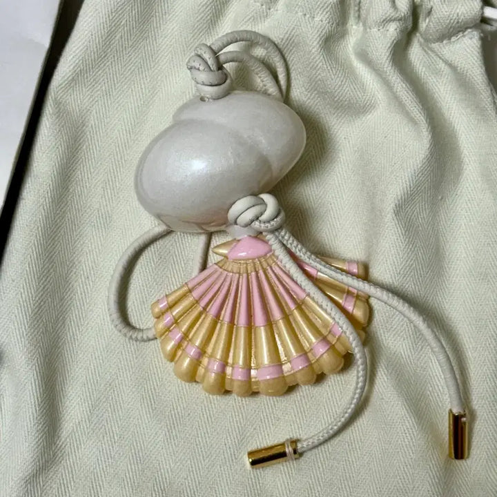 [BUNJANG] Loewe 0010899334 Shell Keyring Charm / 로에베 0010899334 조개 키링 참