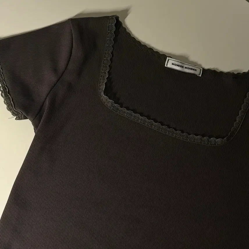 [BUNJANG] Wonder Wonder Charcoal Race Short Sleeve T-shirt / 원더원더 레이스반팔티셔츠 차콜
