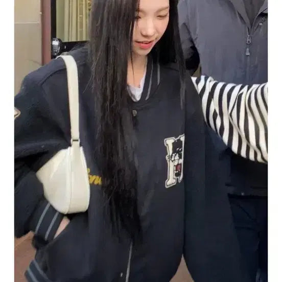 [BUNJANG] JW PEI Eva Shoulder Bag Ivory Croc / JW PEI Eva 숄더백 아이보리 악어 무늬 (카리나 착용)