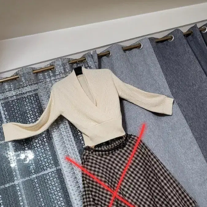 [BUNJANG] Ivory Cross Knit Top / 아이보리 크로스 니트 free
