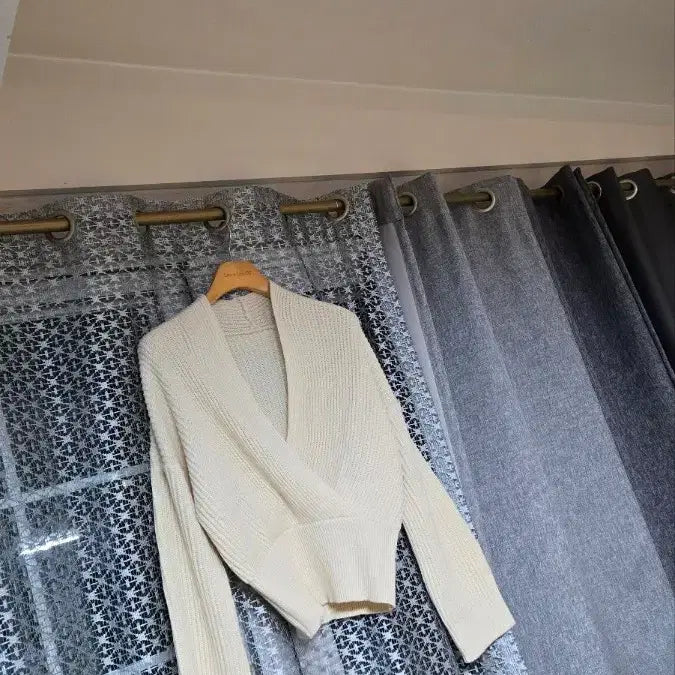 [BUNJANG] Ivory Cross Knit Top / 아이보리 크로스 니트 free