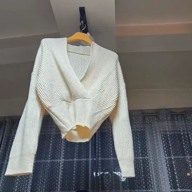 [BUNJANG] Ivory Cross Knit Top / 아이보리 크로스 니트 free