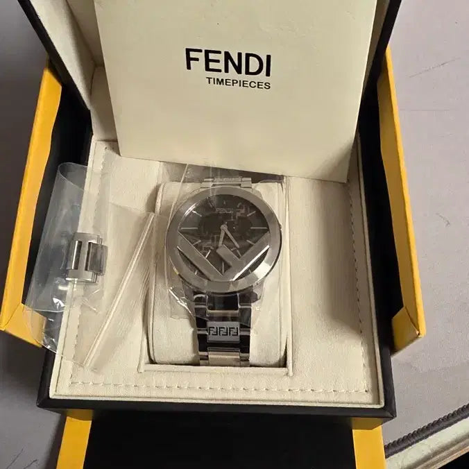 [BUNJANG] Fendi Men's Metal Watch Full Package / (핵급처).펜디 남성 메탈시계 풀박