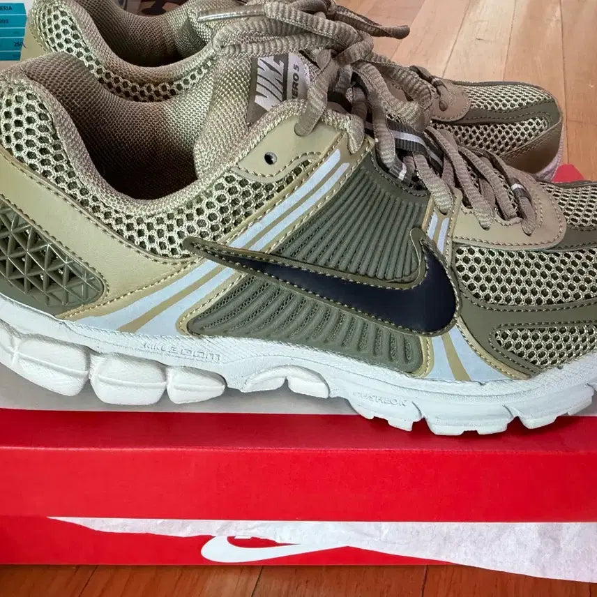 [BUNJANG] Nike Zoom Vomero 5 Neutral Olive Sneakers / 나이키 줌 보메로 5 뉴트럴 올리브 미디엄 올리브 250