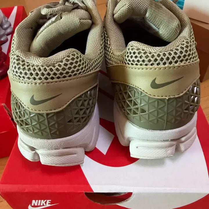 [BUNJANG] Nike Zoom Vomero 5 Neutral Olive Sneakers / 나이키 줌 보메로 5 뉴트럴 올리브 미디엄 올리브 250