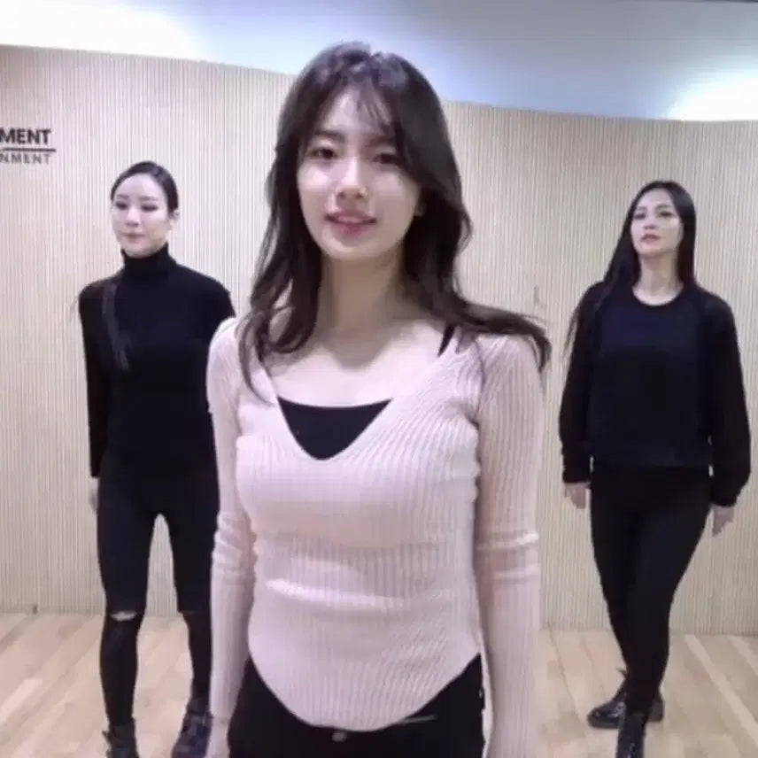 [BUNJANG] YOUSOAP Pink Ribbed V-Neck Knit Sweater / YOUSOAP 유솝 수지 핑크 골지 브이넥 니트