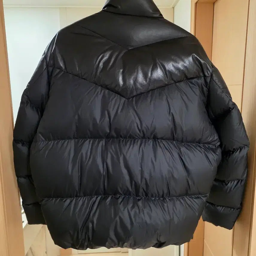 [SOLD OUT] 닐바렛 레더 패딩