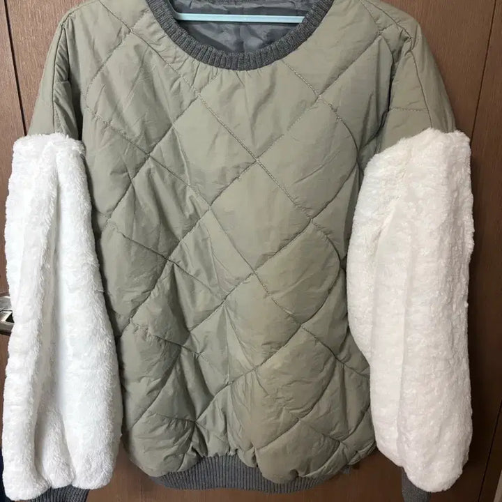 [BUNJANG] Quilted Padded Sweatshirt / 퀼팅 패딩 맨투맨 Free