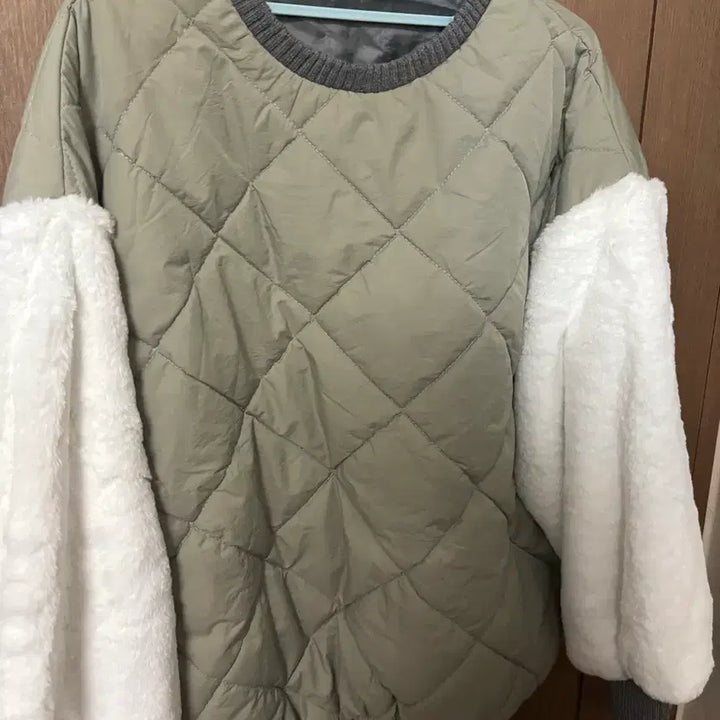 [BUNJANG] Quilted Padded Sweatshirt / 퀼팅 패딩 맨투맨 Free